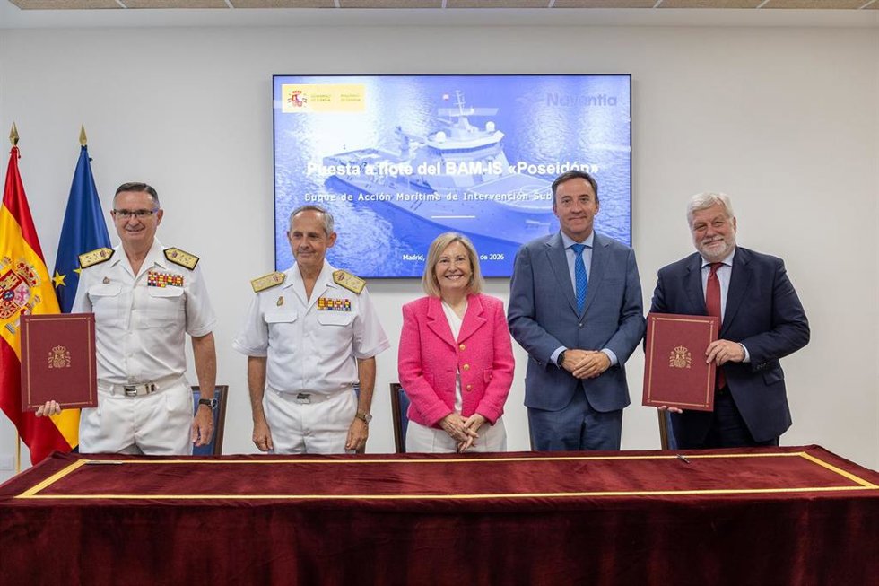 La secretaria de Estado de Defensa, Amparo Valcarce, en el acto de firma del hito programático de puesta a flote del Buque de Acción Marítima de Intervención Subacuática (BAM-IS), A-21 'Poseidón'.
