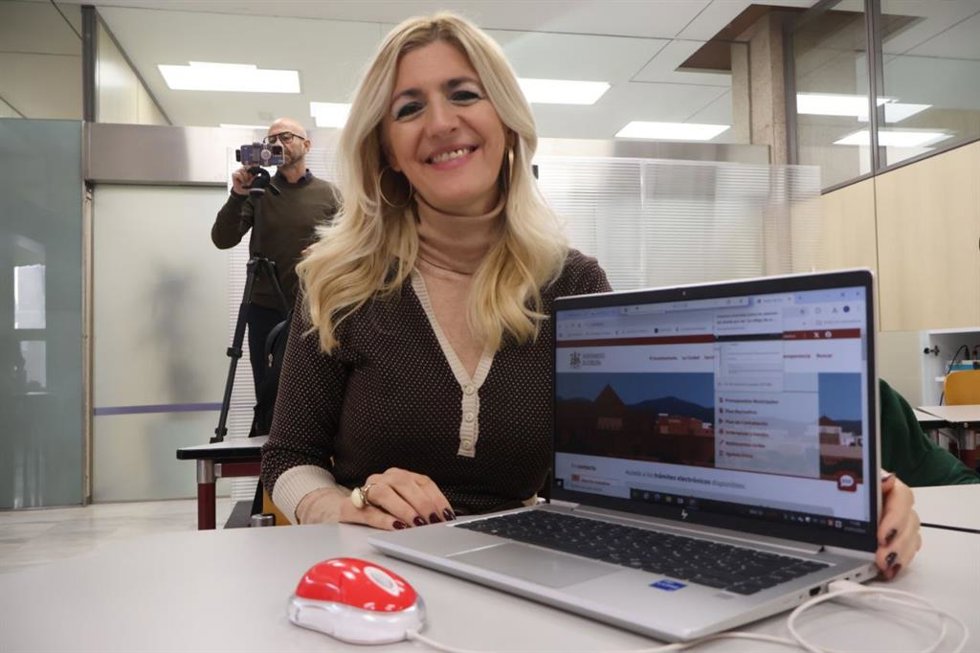 Archivo - La teniente de alcalde delegada de Modernización Digital del Ayuntamiento de Córdoba, Lourdes Morales, en una imagen de archivo.