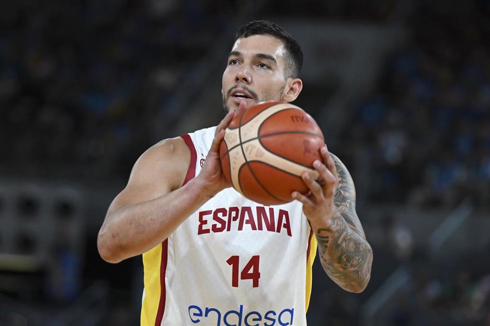 Archivo - El jugador español Willy Hernangómez  disputando el partido contra Dinamarca del clasificatorio al Mundial de Qatar 2027.