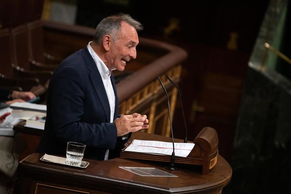 El diputado de Sumar Enrique Santiago interviene durante una sesión plenaria, en el Congreso de los Diputados, a 15 de septiembre de 2026, en Madrid (España).