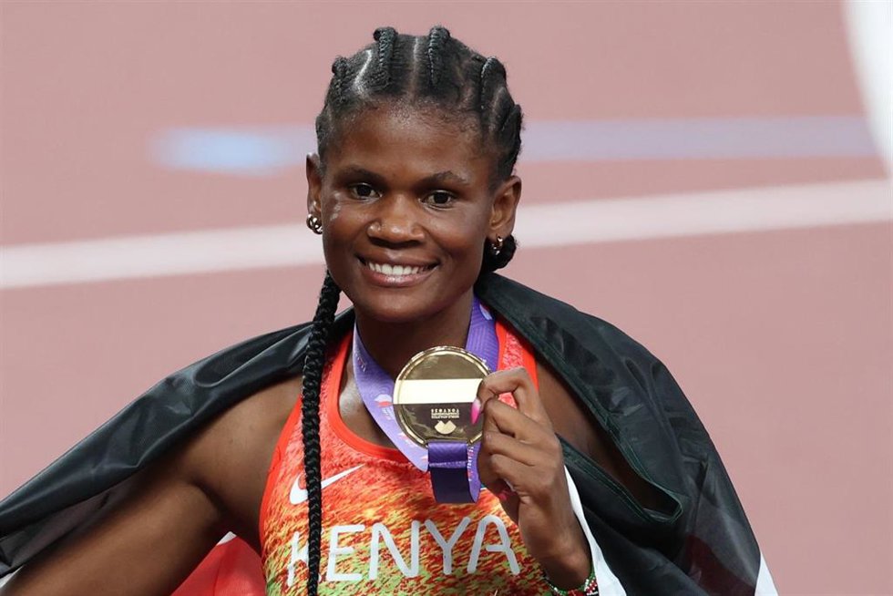 Archivo - La keniata Lilian Odira celebra su oro en los 800 metros del Mundial de Tokio de 2025