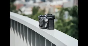 Canon presenta la nueva 'full frame' compacta EOS R8 Mark II, diseñada para usar con una sola mano