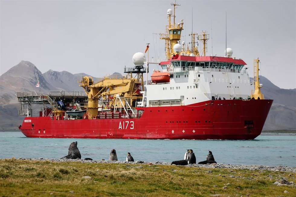 Archivo - Rompehielos de la Armada británica en el océano Atlántico sur 