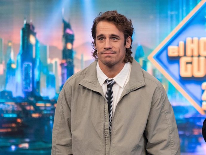El inesperado look de Martiño Rivas en 'El Hormiguero' que funciona: corbata también con bomber