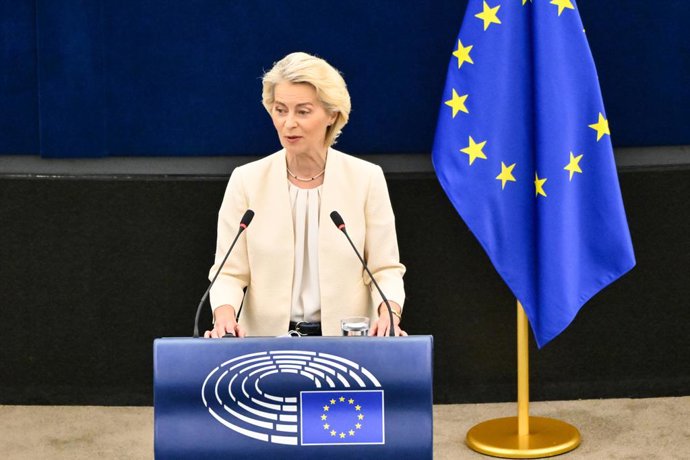 A presidente da Comissão Europeia, Ursula von der Leyen, durante o Debate sobre o Estado da União (SOTEU) perante o plenário do Parlamento Europeu.