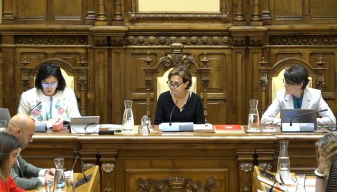 La alcaldesa de Gijón, Carmen Moriyón, preside el Pleno Municipal gijonés.