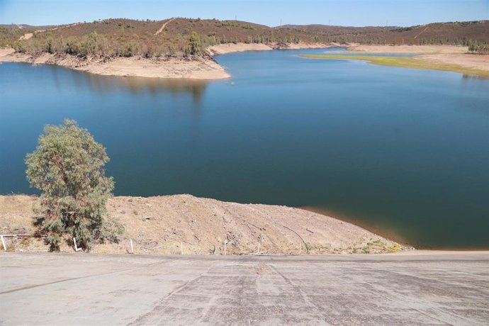 Archivo - Vista general del pantano de Aznalcóllar, a 29 de agosto de 2023 en Sevilla (Andalucía, España).