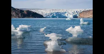 La pérdida de hielo en Groenlandia y Antártida eleva el nivel del mar en más de 3 cm desde 1970, según datos satelitales