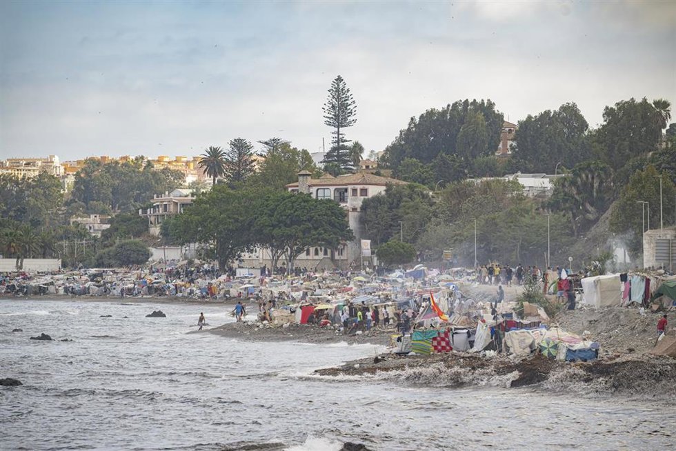 Asentamiento de migrantes en la playa El Trampolín, a 14 de septiembre de 2026, en Ceuta (España). Z