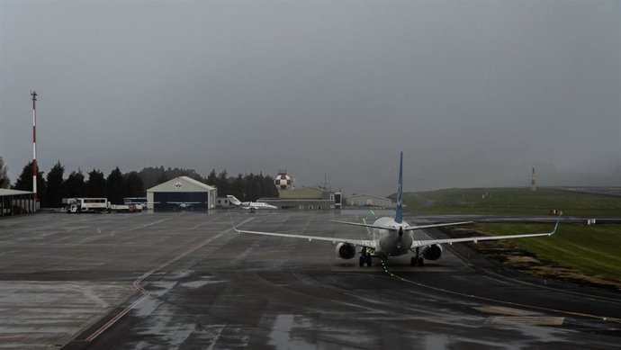 Archivo - Un avión de la compañía Air Europa, a su llegada al Aeropuerto de Alvedro, a 4 de noviembre de 2023, en A Coruña, Galicia (España). Un avión de Air Europa ha tenido complicaciones al aterrizar en el Aeropuerto de Alvedro por las fuertes rachas d