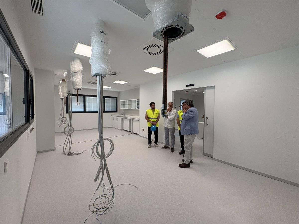 La primera fase de obras del nuevo Hospital Universitario de Puertollano se materializa con la firma del acta