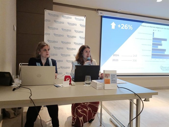 La presidenta del Observatorio de Libertad Religiosa, María García, y la vicepresidenta, Ana Blanco.