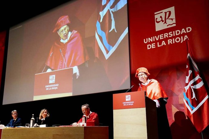El catedrático de Derecho Civil, Sergio Cámara, ofrece la lección inaugural del curso académico 2026-2027 de la Universidad de La Rioja.