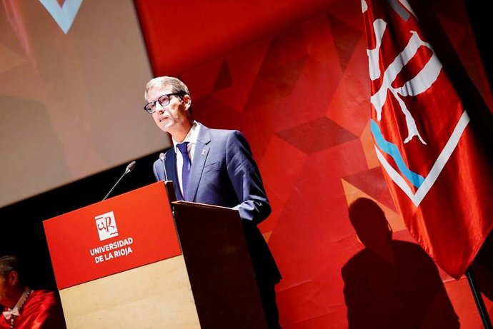 El presidente del Ejecutivo regional, Gonzalo Capellán, en la inauguración del curso académico 2026-2027 de la UR