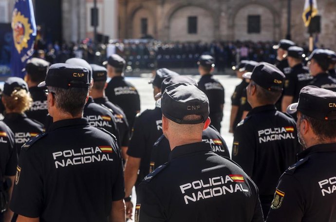Archivo - Imagen de archivo de los actos con motivo del Día del patrón de la Policía Nacional, en la Plaza de la Virgen, en Valencia (España)