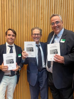Diego Sánchez de la Cruz, ,Arthur B. Laffer y Gregorio Izquierdo.