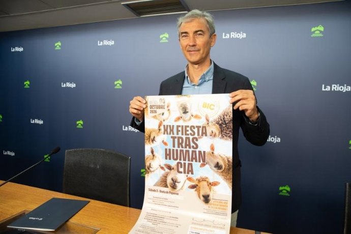 El director general de Medio Natural y Paisaje, Ignacio Sáenz de Urturi, presenta la 'XX Fiesta de la Trashumancia. La marcha de los pastores'