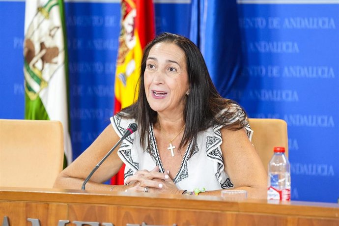 La portavoz adjunta del grupo parlamentario VOX, Paula Badanelli, durante la ronda de ruedas de prensa de portavoces de los grupos parlamentarios en el Parlamento de Andalucía. A 16 de septiembre de 2026 en Sevilla (Andalucía, España). Los portavoces de l