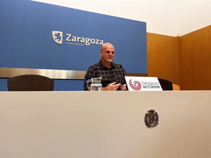Archivo - El concejal de ZeC en el Ayuntamiento de Zaragoza, Suso Domínguez.