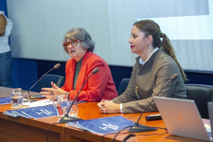 La consejera de Desarrollo Sostenible, Mercedes Gómez, presenta la 'Guía Práctica para el Desarrollo de Eventos Sostenibles'.