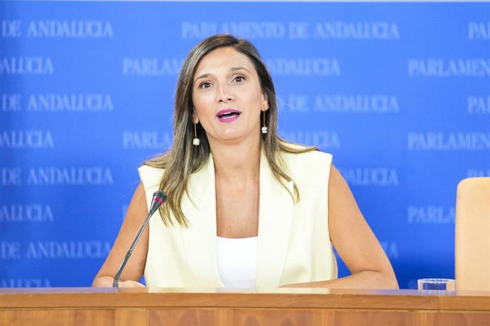 La portavoz del grupo parlamentario socialista, María Márquez, durante la ronda de ruedas de prensa de portavoces de los grupos parlamentarios en el Parlamento de Andalucía. A 16 de septiembre de 2026 en Sevilla (Andalucía, España). Los portavoces de los 