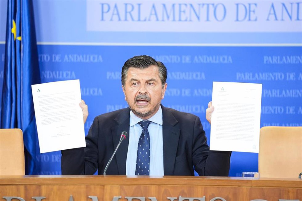 El portavoz del grupo parlamentario popular, Toni Martín, durante la ronda de ruedas de prensa de portavoces de los grupos parlamentarios en el Parlamento de Andalucía. A 16 de septiembre de 2026 en Sevilla (Andalucía, España). Los portavoces de los grupo