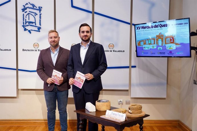 El alcalde de Villalón de Campos, José Ángel Alonso, junto al diputado David de la Viuda en la presentación del XV Mercado del Queso.