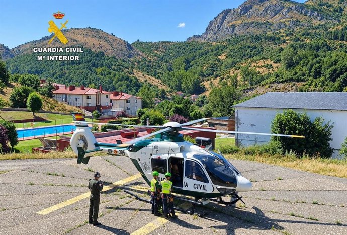 La Guardia Civil ha auxiliado a dos senderistas que se encontraban en elel entorno del Pico Catoute, en el municipio de Igüeña (León).