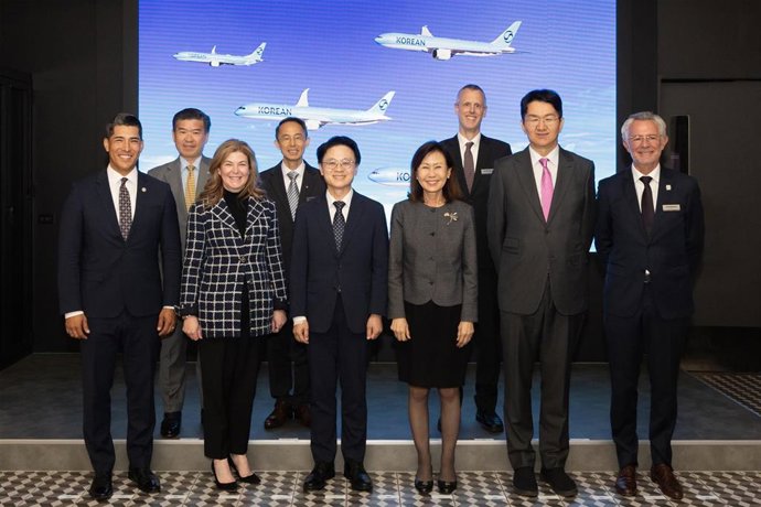 Boeing y Korean Air anuncian un pedido récord de 103 aviones.