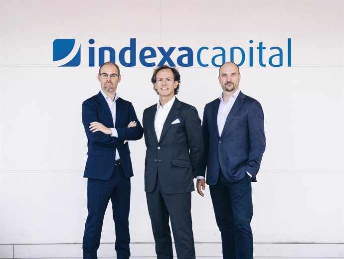 Archivo - De izquierda a derecha: Unai Ansejo, Ramón Blanco y François Derbaix, consejeros y cofundadores de Indexa Capital Group.