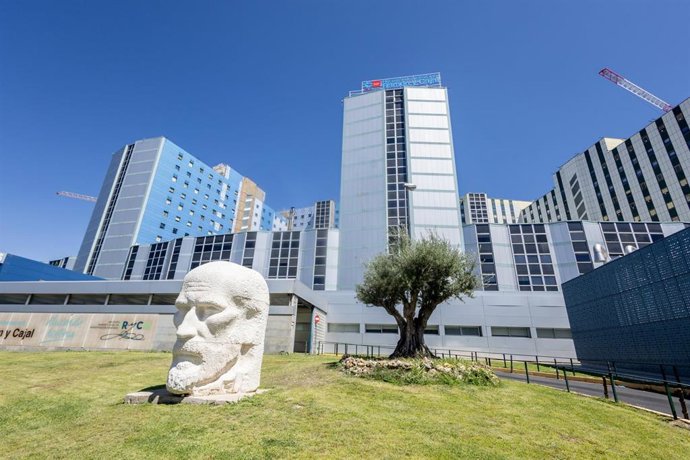 Archivo - Fachada del Hospital Universitario Ramón y Cajal, a 27 de julio de 2025, en Madrid (España).