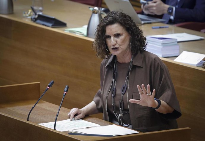 Archivo - La diputada del PSPV Mercedes Caballero, durante un pleno de Les Corts