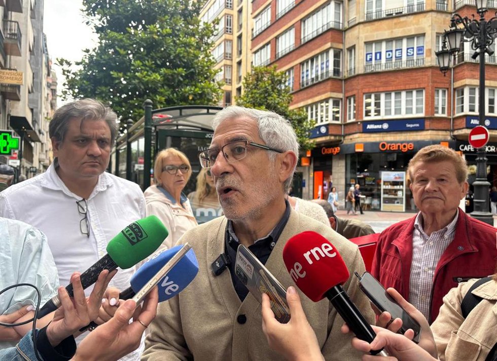 Archivo - El portavoz de IU-Convocatoria por Oviedo, Gaspar Llamazares
