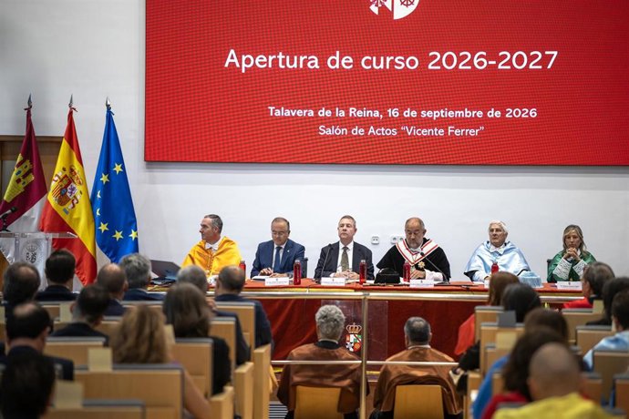 El jefe del Gobierno autonómico, Emiliano García-Page, preside en Talavera de la Reina  el acto de apertura del curso académico 2026-2027 de la Universidad de Castilla-La Mancha (UCLM).