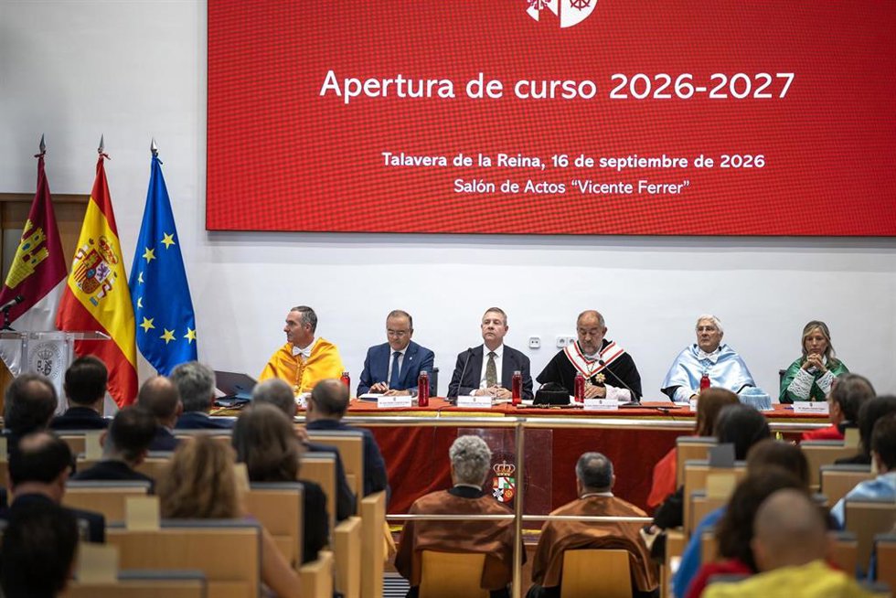 El jefe del Gobierno autonómico, Emiliano García-Page, preside en Talavera de la Reina  el acto de apertura del curso académico 2026-2027 de la Universidad de Castilla-La Mancha (UCLM).