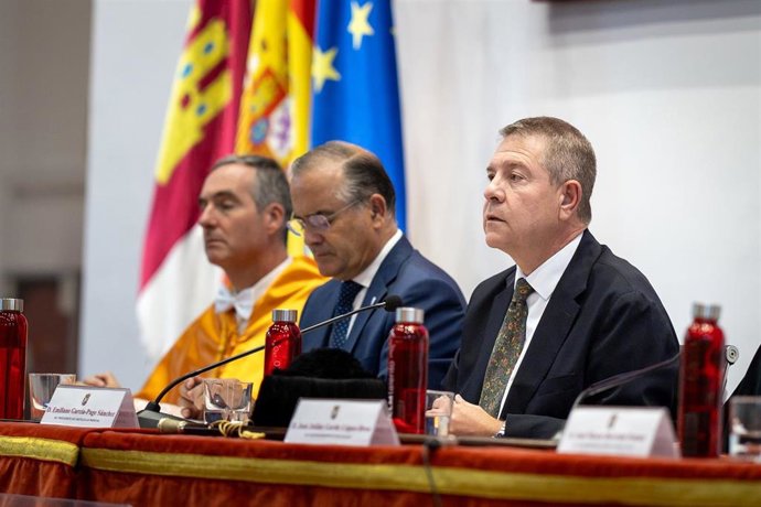 El jefe del Gobierno autonómico, Emiliano García-Page, preside en Talavera de la Reina (Toledo) el acto de apertura del curso académico 2026-2027 de la Universidad de Castilla-La Mancha (UCLM).