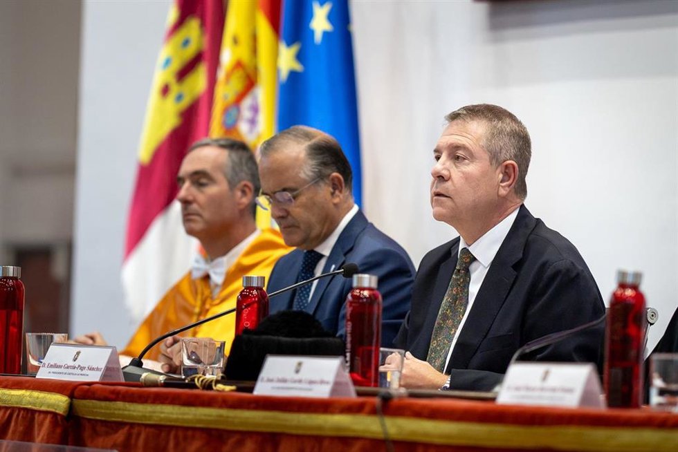 El jefe del Gobierno autonómico, Emiliano García-Page, preside en Talavera de la Reina (Toledo) el acto de apertura del curso académico 2026-2027 de la Universidad de Castilla-La Mancha (UCLM).
