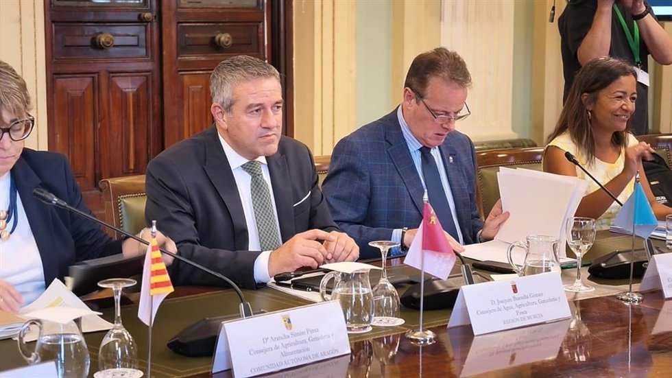 El consejero de Agua, Agricultura, Ganadería y Pesca, Joaquín Buendia, Joaquín Buendía, en el Consejo Consultivo de Asuntos Pesqueros celebrado en el Ministerio de Agricultura