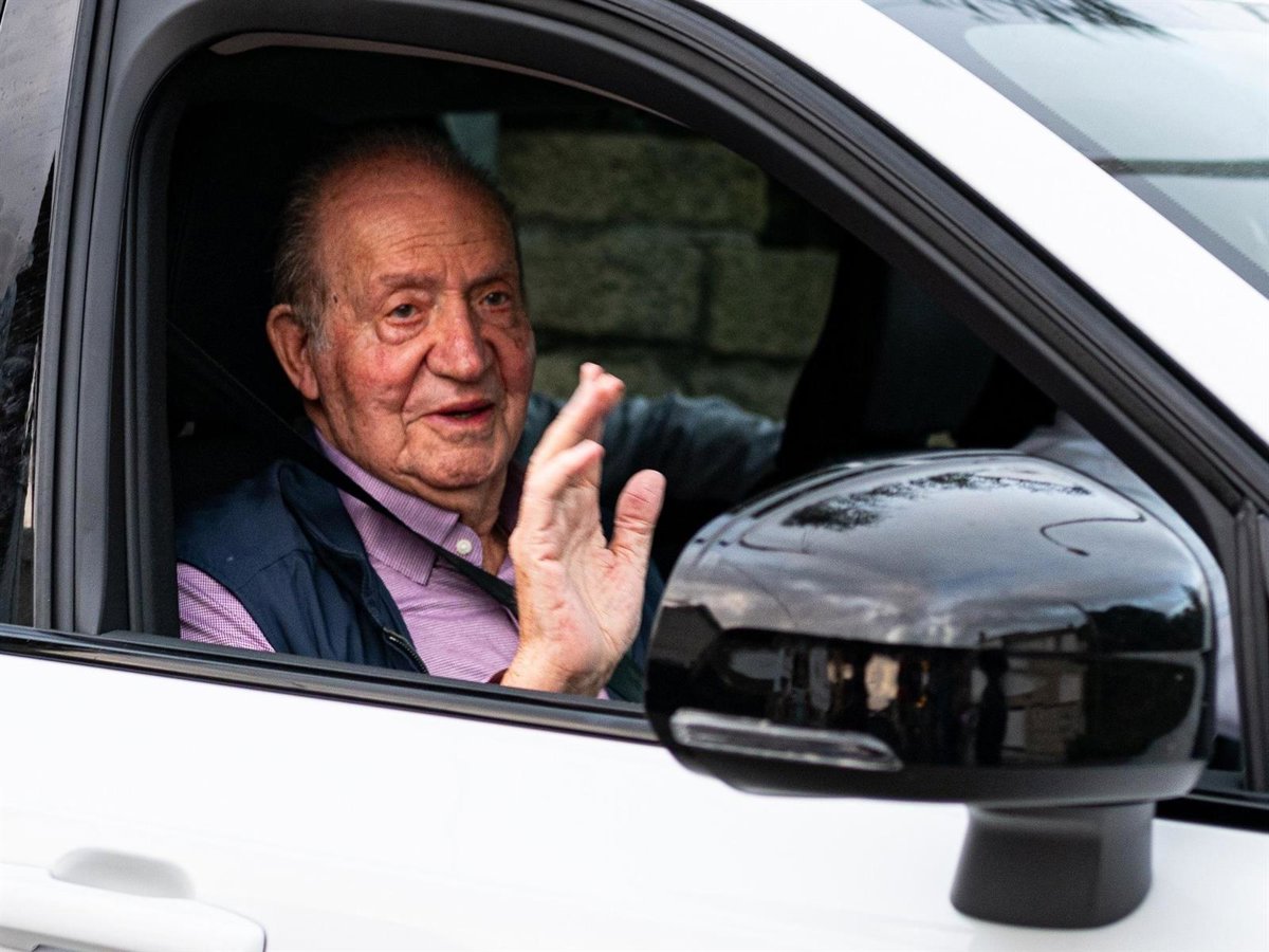 Juan Carlos I llega a Sanxenxo para participar en las regatas que llevan su nombre
