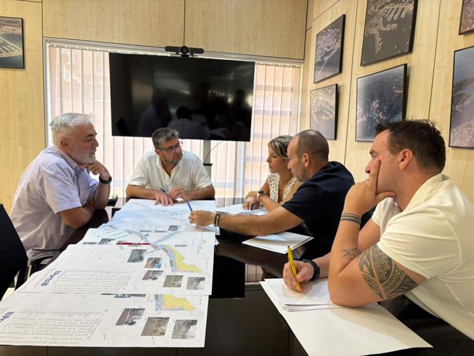 Una reunión entre el Ayuntamiento de Andratx y Puertos IB.