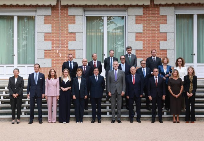 El rey Felipe VI recibe en audiencia en el Palacio de La Zarzuela al Consejo de Administración y al Comité de Dirección de Sacyr, a 16 de septiembre de 2026.