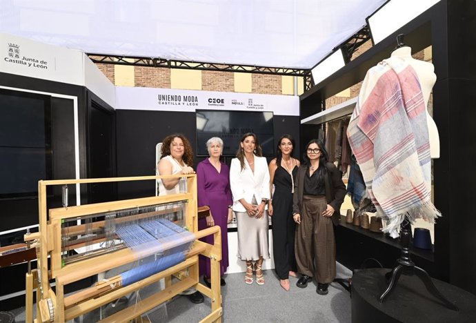 Junta y CEOE respaldan a nueve promesas del diseño de CyL en la Mercedes-Benz Fashion Week en Madrid.