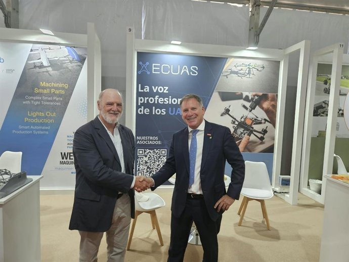 Andrés Catalán, Secretario General de la PAE, y Eric Freeman, vocal de Ecuas.