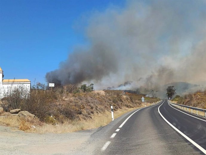 Incendio forestal declarado este miércoles en Villanueva de los Castillejos.