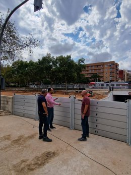 Aldaia instal·la les comportes per a prevenir possibles inundacions pel barranc de la Saleta
