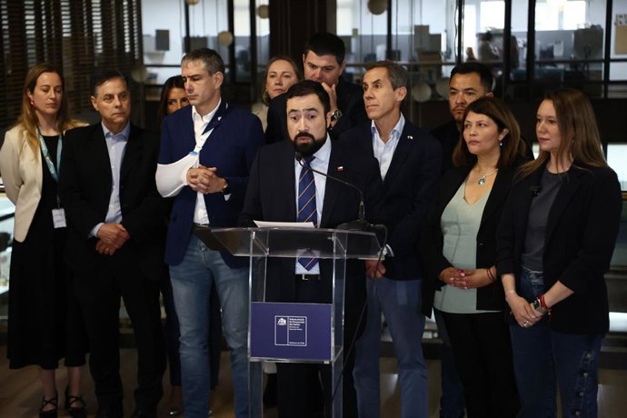 Santiago 16 de septiembre 2026.  El subsecretario de Prevencion del Delito, Gonzalo Guerrero, encabeza punto de prensa luego de sostener una reunion de trabajo con representantes de las asociaciones de municipios ACHM, AMUR y AMUCH, para abordar las