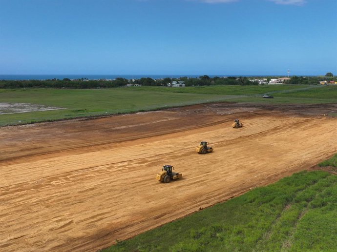 Ferrovial emplea por primera vez equipos autónomos en la construcción de una pista aeroportuaria en Puerto Rico.