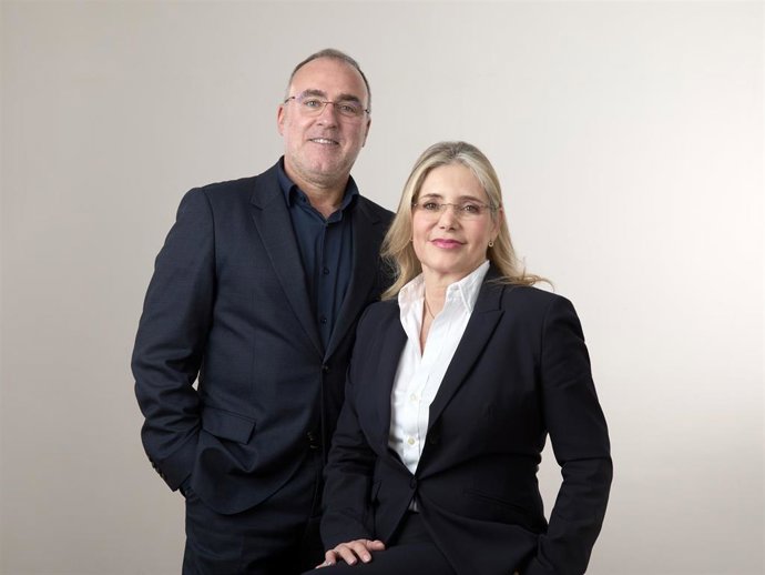 El ceo de Christie’s International Real Estate Barcelona, Miquel Morales, y la directora comercial, Eva Vázquez