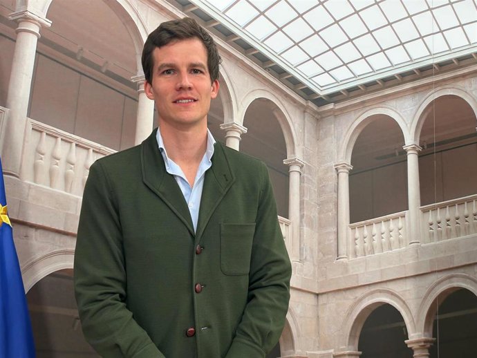Archivo - El portavoz de Vox en el Parlamento riojano, Ángel Alda