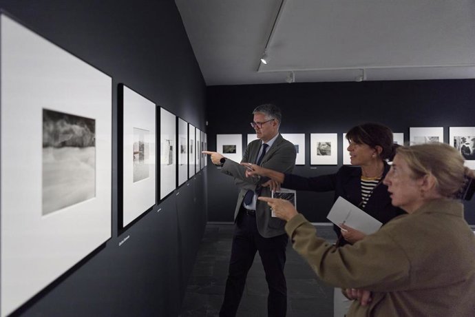 Un momento de la visita a la exposición
